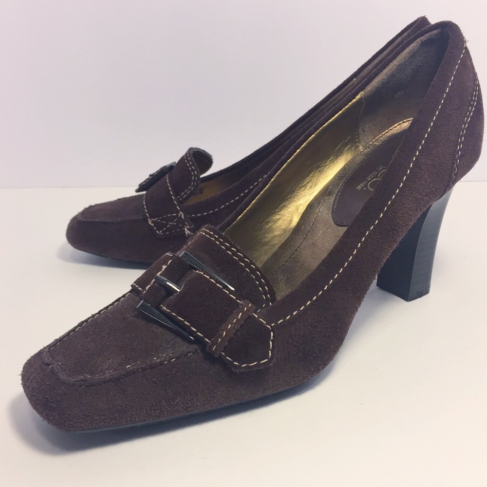 Nine & Co Brown Suede Pumps